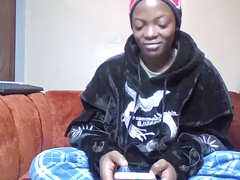 Snapshot of SassySyren chatting on June 7, 12:15 am SassySyren online show from June 7, 12:15 am