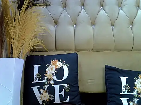 Sweet zuri001 online show from July 30, 11:26 pm