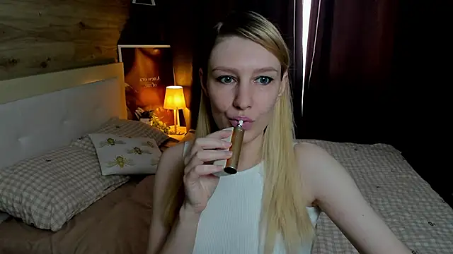 Snapshot of ReginaAmour chatting on June 4, 1:17 pm ReginaAmour online show from June 4, 1:17 pm