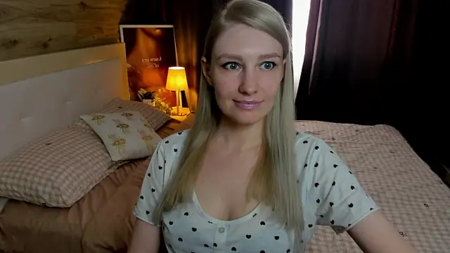 Snapshot of ReginaAmour chatting on June 5, 1:17 pm ReginaAmour online show from June 5, 1:17 pm