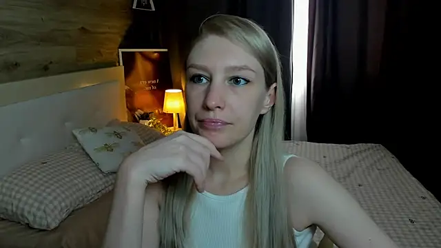Snapshot of ReginaAmour chatting on June 6, 1:27 pm ReginaAmour online show from June 6, 1:27 pm