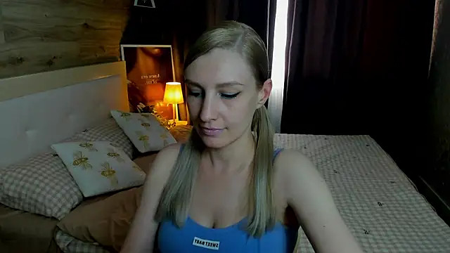 Snapshot of ReginaAmour chatting on June 10, 1:43 pm ReginaAmour online show from June 10, 1:43 pm