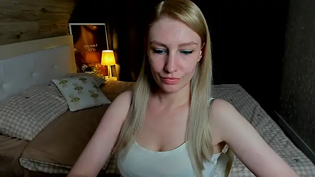Snapshot of ReginaAmour chatting on June 13, 12:47 pm ReginaAmour online show from June 13, 12:47 pm