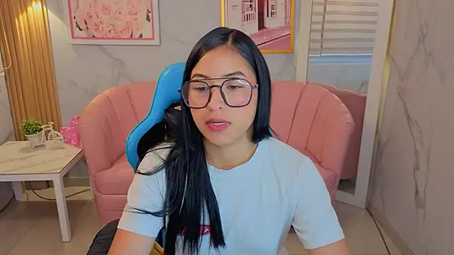 Snapshot of lia_x_a chatting on June 4, 1:06 pm lia x a online show from June 4, 1:06 pm
