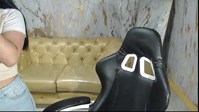 Snapshot of lia_x_a chatting on June 10, 1:10 pm lia x a online show from June 10, 1:10 pm