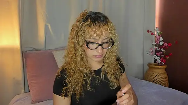 Snapshot of sensual_fer chatting on June 9, 12:50 pm sensual fer online show from June 9, 12:50 pm
