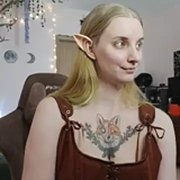 Snapshot of Elfie_Agatha chatting on June 9, 8:26 am Elfie Agatha online show from June 9, 8:26 am