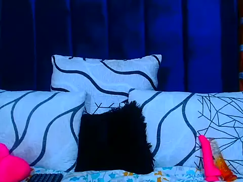 sexybitchh22 online show from July 23, 7:45 pm