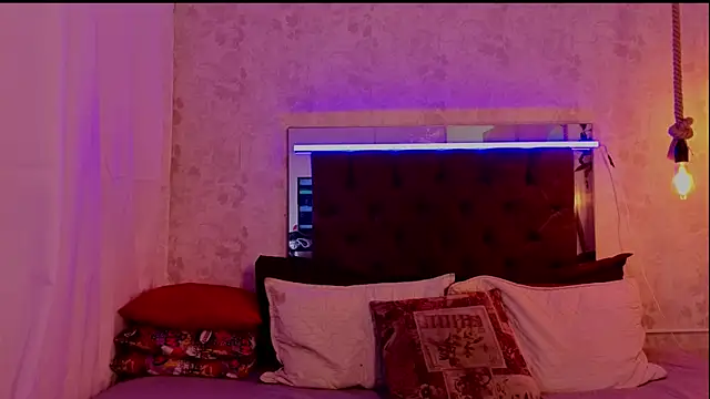 Snapshot of kathira_londres chatting on July 28, 3:43 pm kathira londres online show from July 28, 3:43 pm