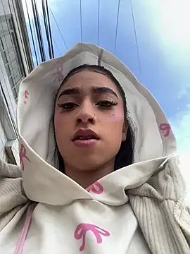 Snapshot of miss_alahia chatting on June 5, 8:25 pm miss alahia online show from June 5, 8:25 pm
