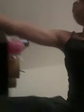 Snapshot of miss_alahia chatting on June 13, 9:02 pm miss alahia online show from June 13, 9:02 pm