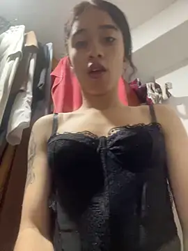 Snapshot of miss_alahia chatting on June 18, 11:53 pm miss alahia online show from June 18, 11:53 pm