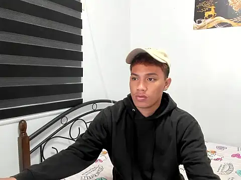 urfucker vinz online show from June 13, 12:47 pm