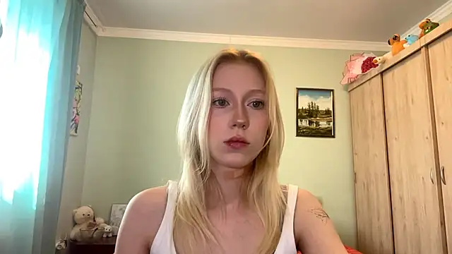 Snapshot of BossedFrog chatting on June 10, 12:15 pm BossedFrog online show from June 10, 12:15 pm