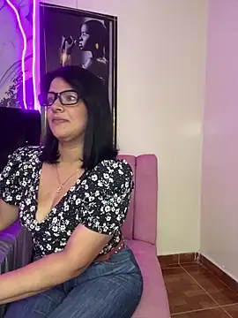 Snapshot of Selin_mehott chatting on June 3, 2:33 pm Selin mehott online show from June 3, 2:33 pm