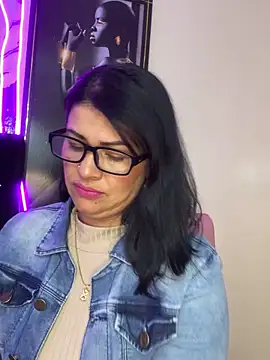 Snapshot of Selin_mehott chatting on June 4, 10:32 am Selin mehott online show from June 4, 10:32 am