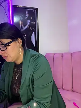 Snapshot of Selin_mehott chatting on June 12, 11:20 am Selin mehott online show from June 12, 11:20 am