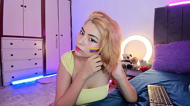 Snapshot of NatalieSterling chatting on July 7, 4:44 pm NatalieSterling online show from July 7, 4:44 pm