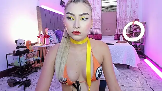Snapshot of NatalieSterling chatting on July 23, 3:32 pm NatalieSterling online show from July 23, 3:32 pm