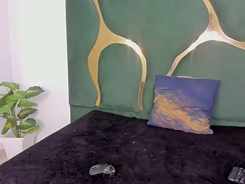 Snapshot of Mila_petiteasm chatting on June 15, 12:51 pm Mila petiteasm online show from June 15, 12:51 pm