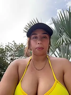 Snapshot of EYSHAA chatting on June 13, 7:23 pm EYSHAA online show from June 13, 7:23 pm