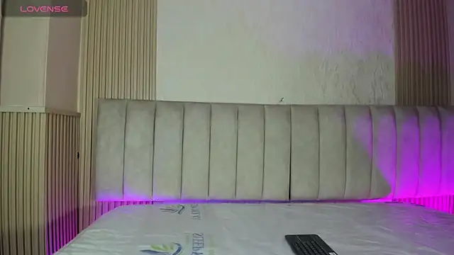 julimonroe  online show from July 2, 12:54 am