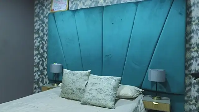 julimonroe  online show from July 16, 3:34 am