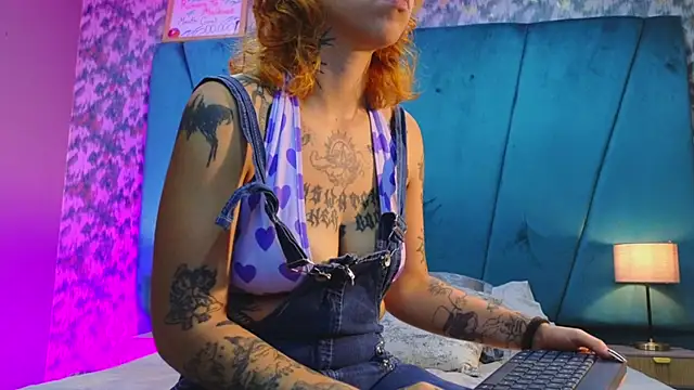 julimonroe  online show from July 17, 4:08 am