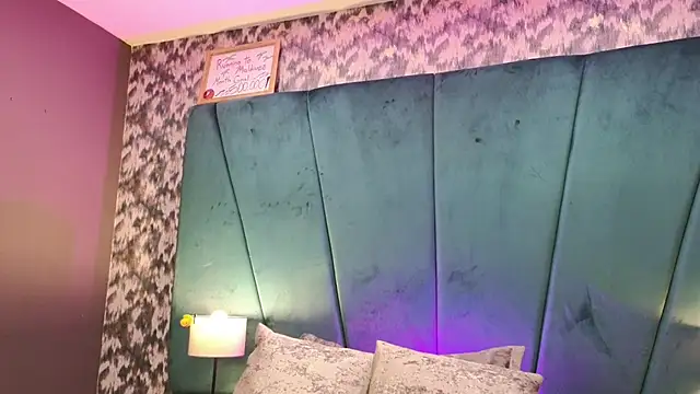 julimonroe  online show from July 23, 3:04 am