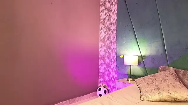 julimonroe  online show from July 25, 2:53 am