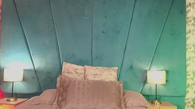 julimonroe  online show from July 29, 3:04 am