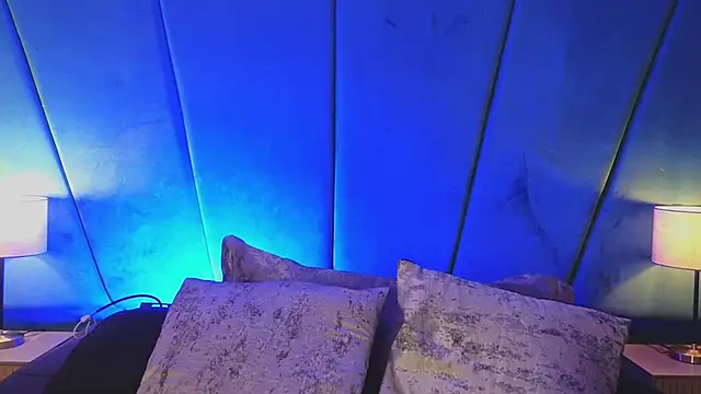 julimonroe  online show from July 30, 3:05 am