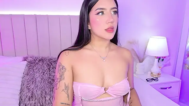 Snapshot of ChloeHall_ chatting on June 6, 3:00 am ChloeHall online show from June 6, 3:00 am