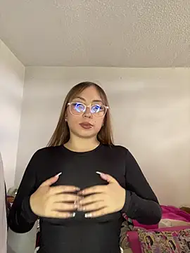 Snapshot of Caamii_ chatting on July 24, 7:56 pm Caamii online show from July 24, 7:56 pm