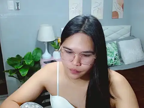 AlianaFord online show from August 5, 1:30 am