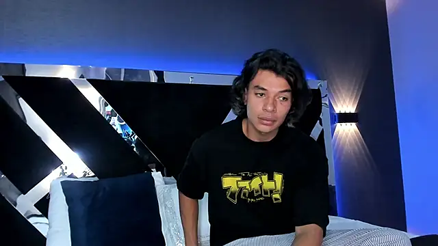 Snapshot of LycanMushu chatting on June 6, 3:00 am LycanMushu online show from June 6, 3:00 am