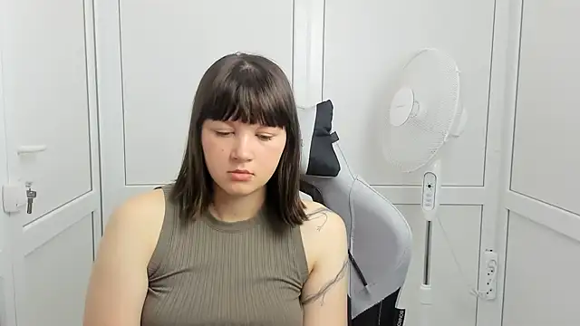 Snapshot of Vanilla_Vixen chatting on June 6, 5:56 am Vanilla Vixen online show from June 6, 5:56 am
