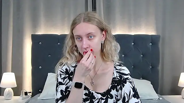 LirienVexx online show from June 17, 4:04 am