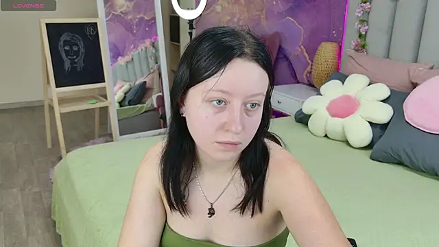 RuthHalll online show from July 31, 12:04 pm