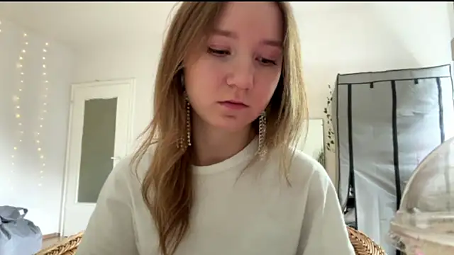 Snapshot of smalllisa chatting on June 5, 3:07 pm smalllisa online show from June 5, 3:07 pm