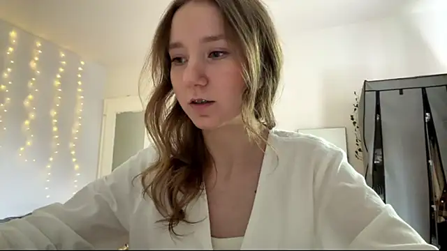 Snapshot of smalllisa chatting on June 13, 4:16 pm smalllisa online show from June 13, 4:16 pm
