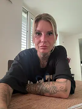 Snapshot of Sierablum chatting on June 6, 6:23 pm Sierablum online show from June 6, 6:23 pm