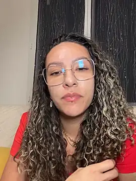 Snapshot of leana_bgeee chatting on June 15, 10:45 pm leana bgeee online show from June 15, 10:45 pm