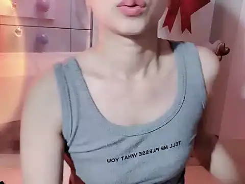 Snapshot of -Lylyn- chatting on June 10, 6:12 am -Lylyn- online show from June 10, 6:12 am