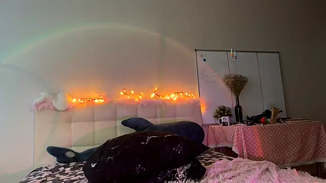 sexy cute18 online show from July 6, 1:35 am