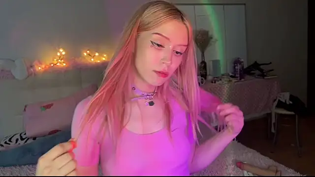 sexy cute18 online show from July 11, 1:41 am