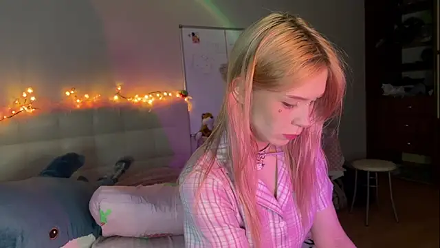 sexy cute18 online show from July 19, 12:03 am