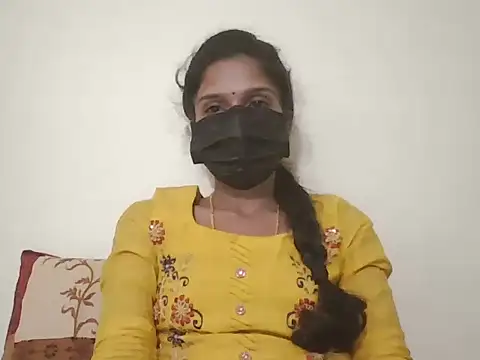Snapshot of Sravanthi52 chatting on June 6, 1:38 pm Sravanthi52 online show from June 6, 1:38 pm