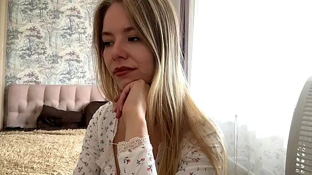 ScarlettKinsley online show from June 15, 7:43 am