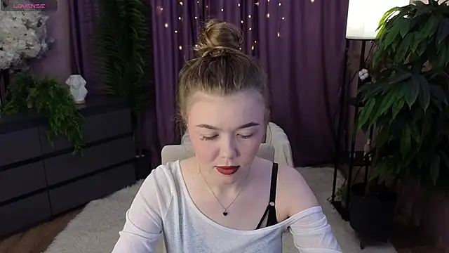 Lina deels online show from June 25, 7:29 pm